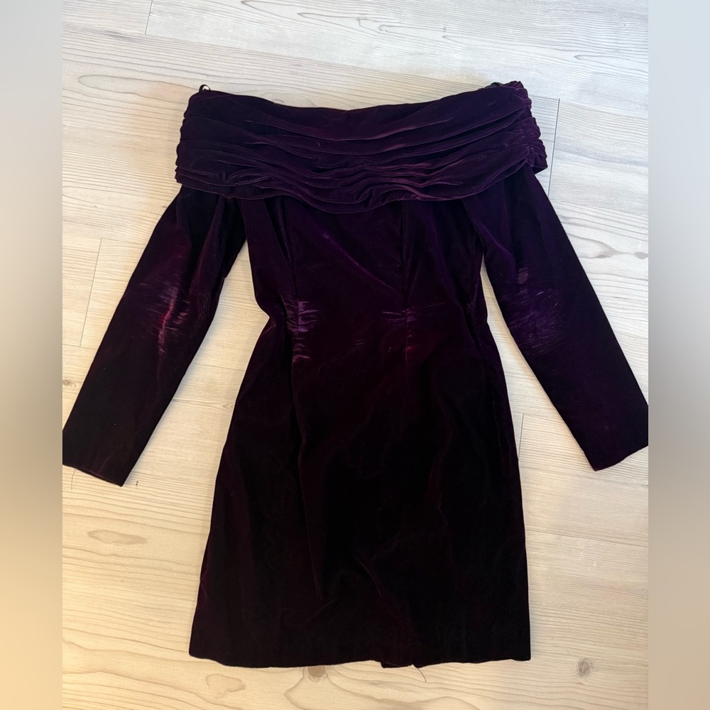 Vintage Rampage Off-Shoulder Velvet Dress in Plum